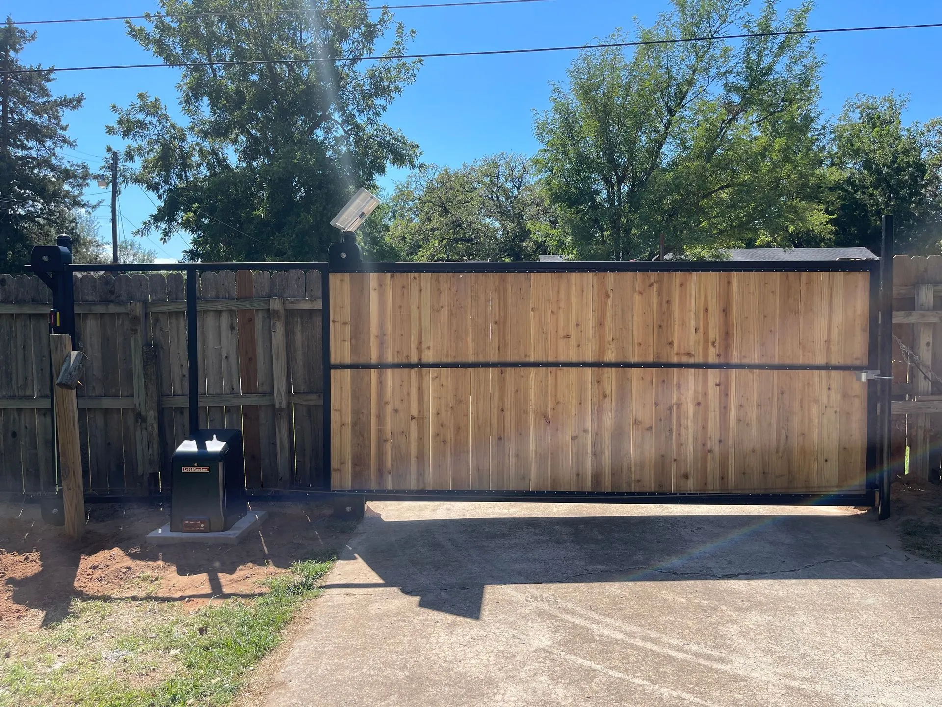 Motorized wood gate door
